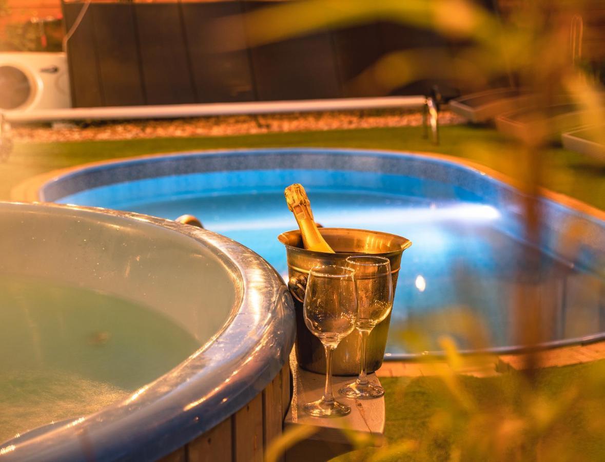 Domek Inosasino Z Basenem I Sauna Bagian luar foto